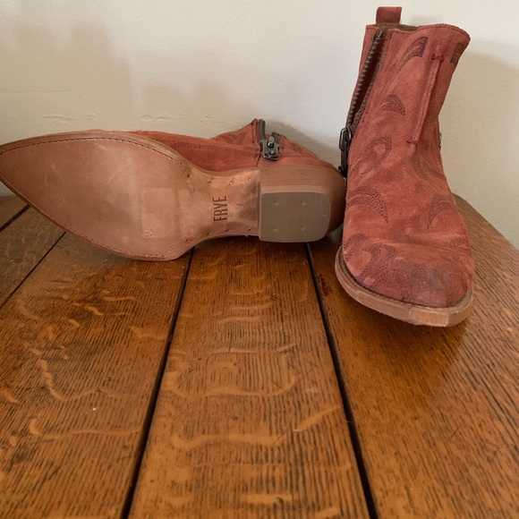 Never worn Frye booties size 7 - Picture 3 of 4